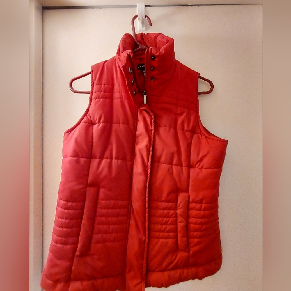 Women's small, red, New York and company puffer vest